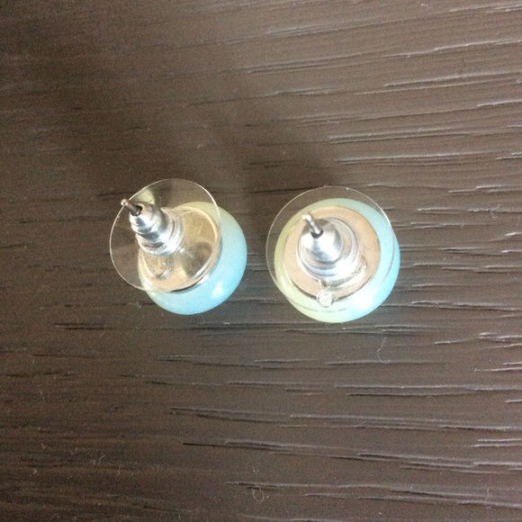 Chanel CC stud earrings. - Picture 4 of 8